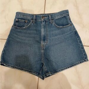 Levi’s High Loose Denim Shorts - Size 28